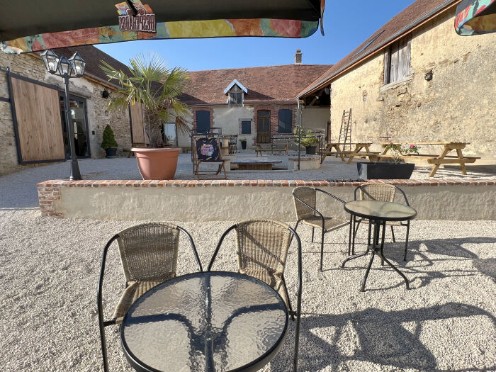 SHAKA PUB Cour-intérieur.jpg ©OTOA-Agnès-Fabe