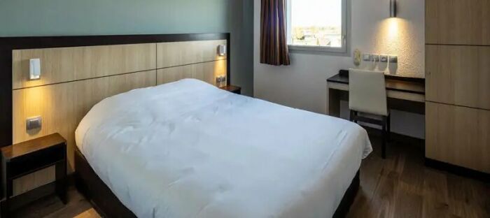 Romilly-sur-seine chambre double.jpg Hotel B&B