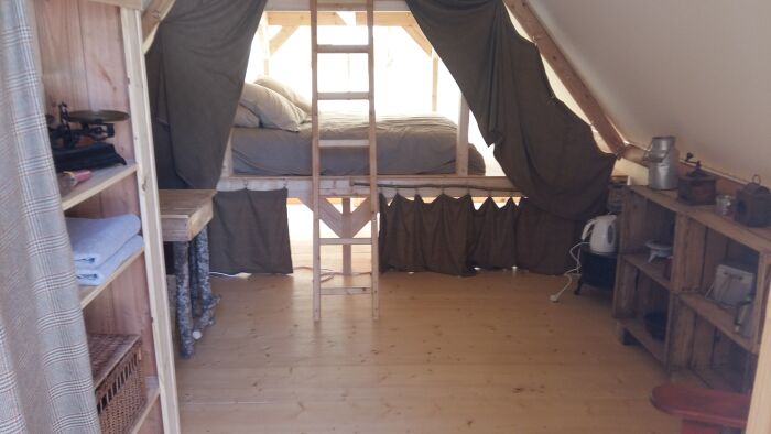 CABANE CHECHEUR OR2.jpg