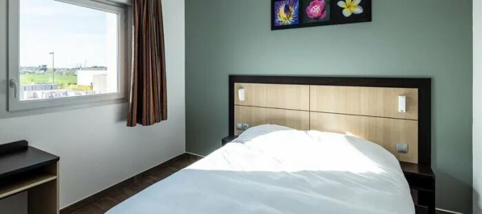 Romilly-sur-seine chambre familiale (3).jpg Hotel B&B