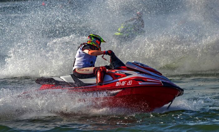 jet-ski-2781104_1920.jpg