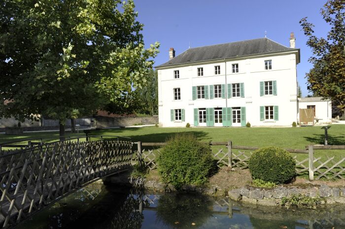 Domaine d' ETROUVY Domaine Saint Georges