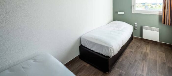 Romilly-sur-seine chambre familiale (2).jpg Hotel B&B