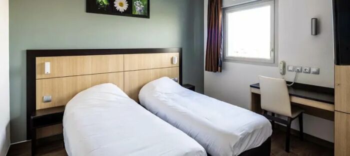 Romilly-sur-seine chambre twin.jpg Hotel B&B