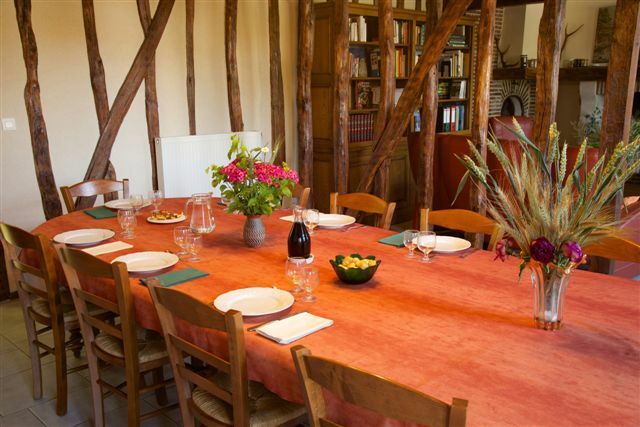 salle à manger bibliothèque.jpg