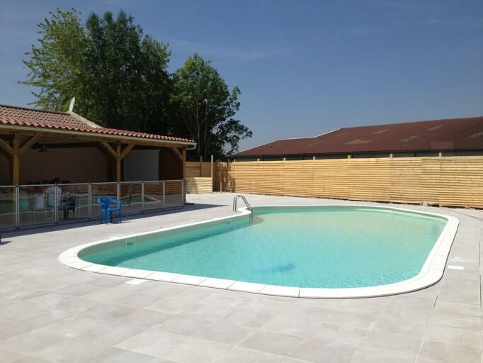 piscine croixbadeau.jpg Croix Badeau