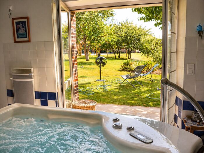 9 - Spa moderne avec vue jardin.jpg LaMelinothe