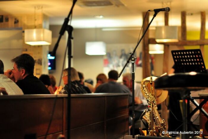 cuarto.jpg Au Bistro