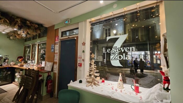 vitrine ©Le Seven Zola