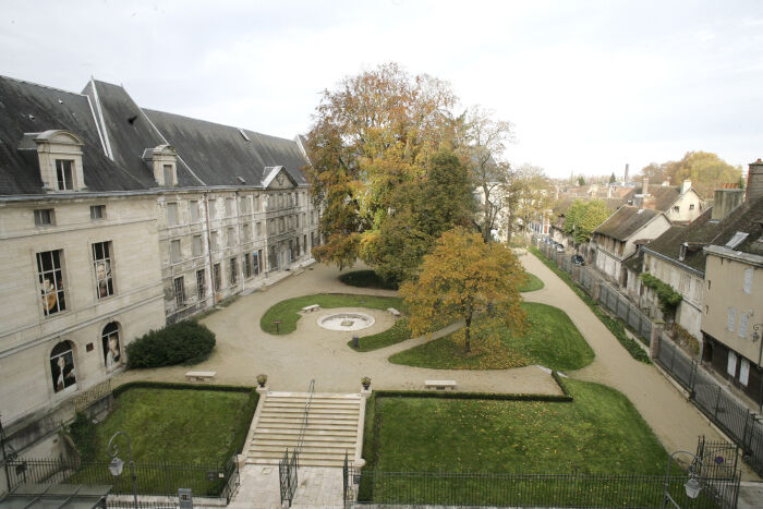 Musée des Beaux-Arts et d’Archéologie – Abbaye Saint-Loup