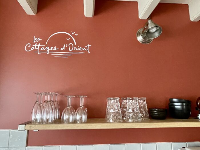 étagère verres.jpeg V. Colfort