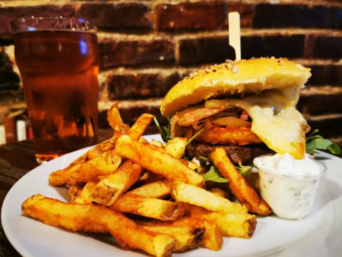 Burger 1.jpg ©Le Dropkick Bar
