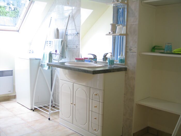 12 Salle d'eau.JPG Le Gîte de la Plaine