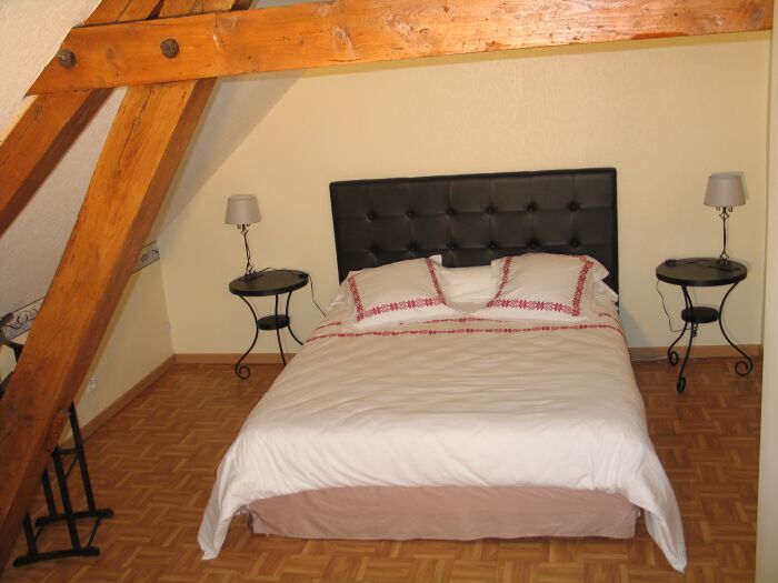 10 Grande chambre Lit 160x200.JPG Le Gîte de la Plaine